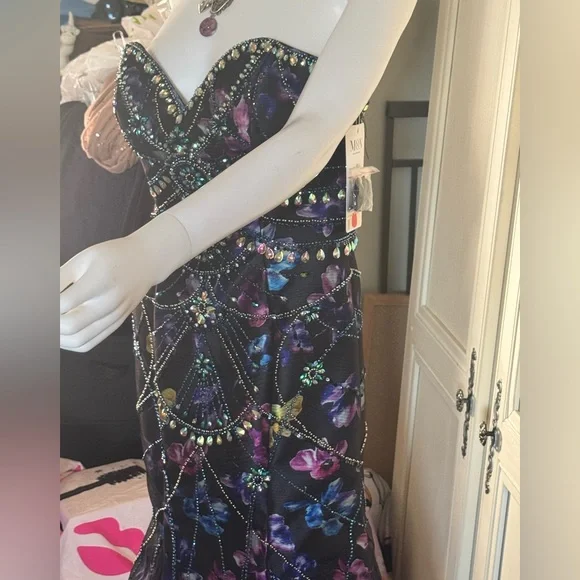 Ellie Wilde mermaid style beaded prom dress - Picture 8 of 10